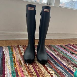 Women’s Hunter Tall Rainboots *NEVER WORN* Size 8